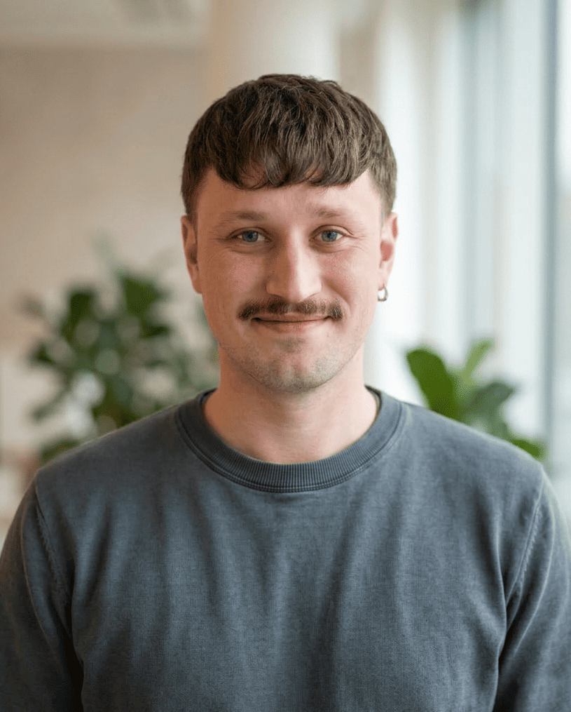 Portrait von Raphael Grotsch, Spezialist für SaaS & AI Produkt Design